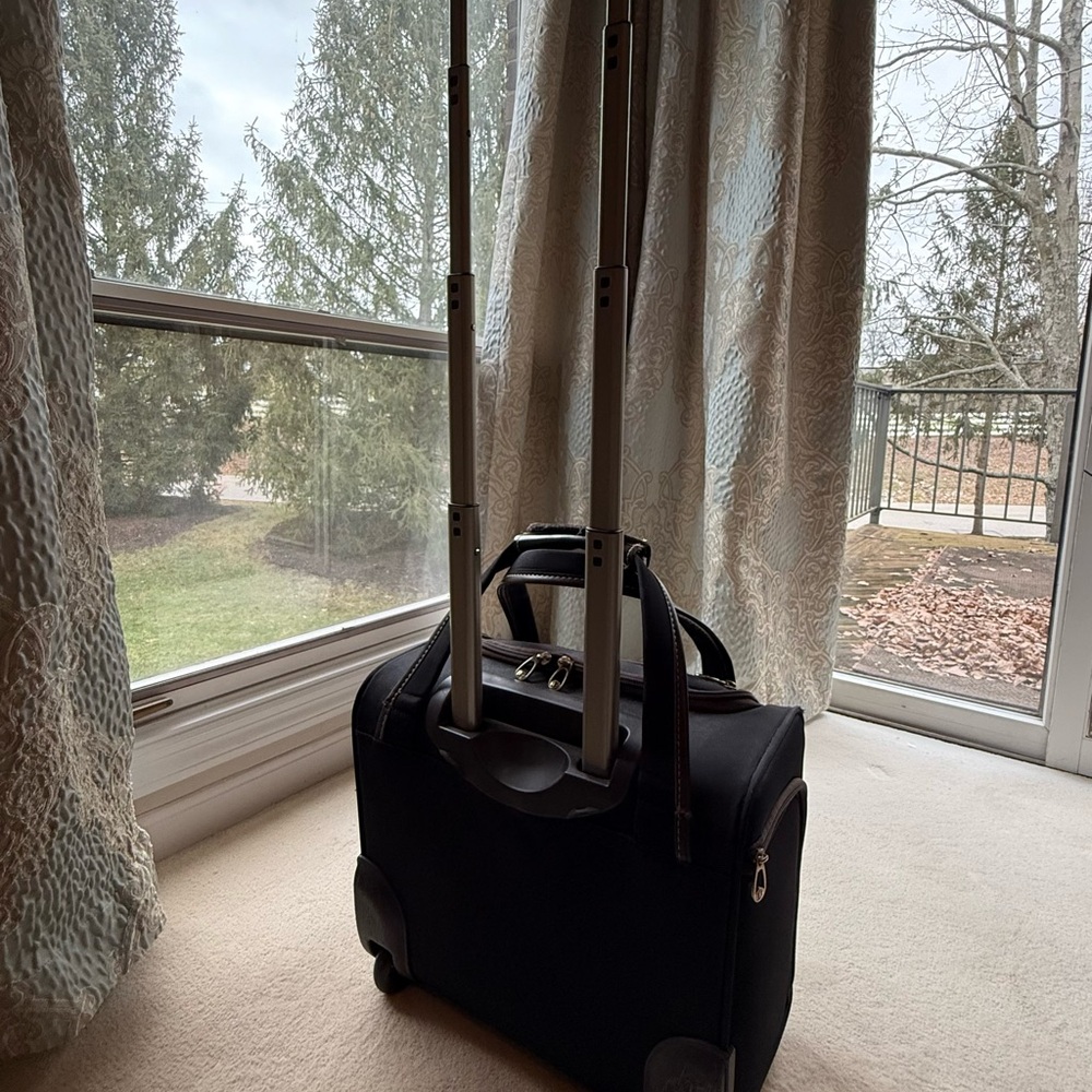 London Fog Black Rolling Suitcase